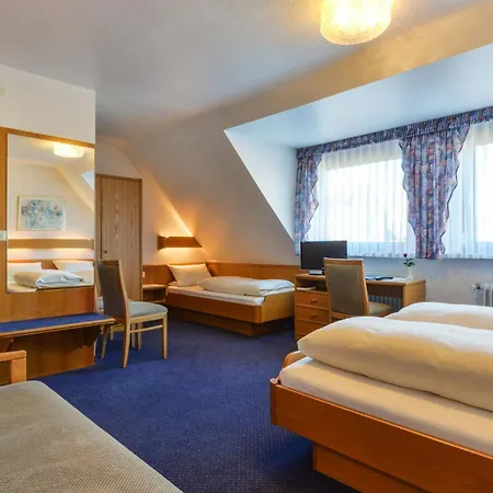 מלון Hotel-gasthof Rotes Ross Heroldsberg