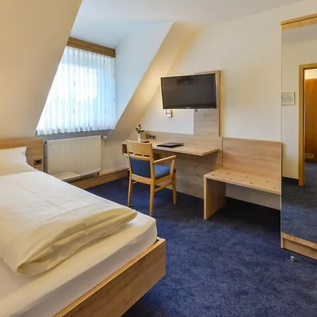 מלון Hotel-gasthof Rotes Ross 3*